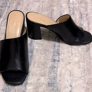 Adrienne Vittadini Elegant Black Leather Mules